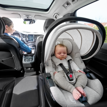 lionelo Moxie i-Size Set Beige Sand — Kindersitz mit ISOFIX-Basis