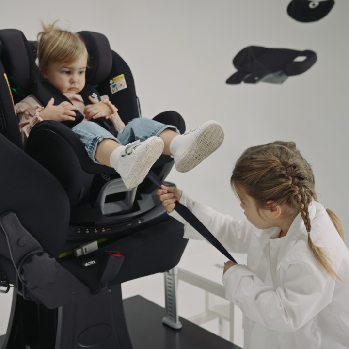 Lionelo Antoon Plus Black Onyx i-Size — Kindersitz 0-18 Kg