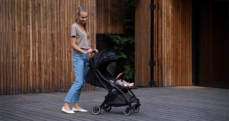 Lionelo Emma One Black Gold — Wózek spacerowy
