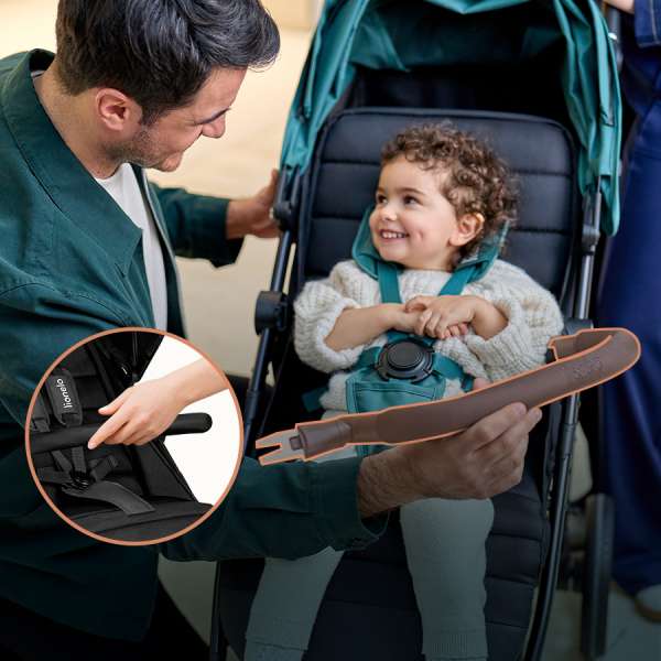 Kinderwagen mit abnehmbarem Schutzbügel